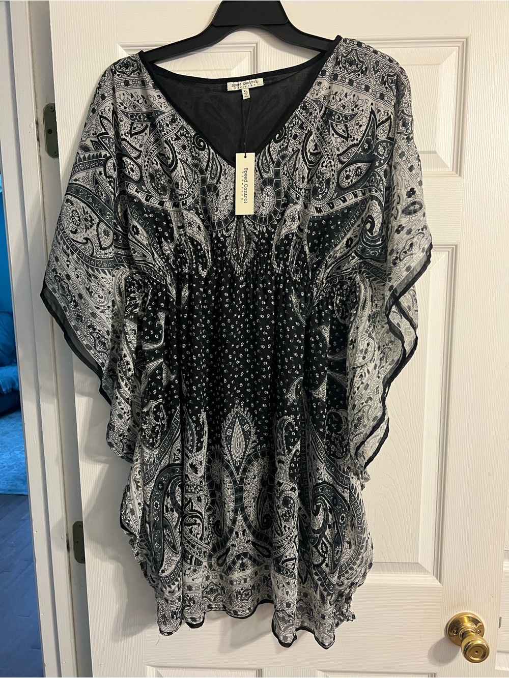 Black & White Paisley V-Neck dress